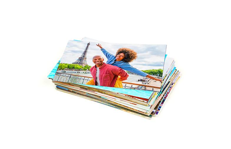 Pila de impresiones fotográficas personalizadas del servicio de impresión de fotos en línea de Printerpix