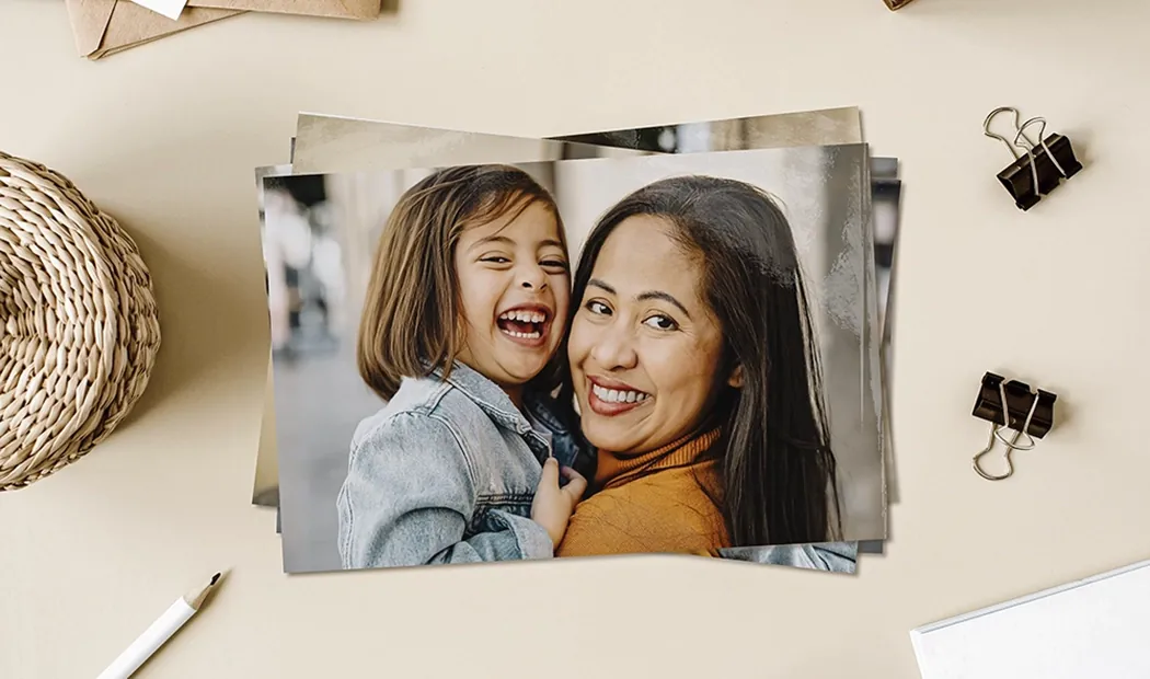 Pila de impresiones fotográficas personalizadas del servicio de impresión de fotos en línea de Printerpix