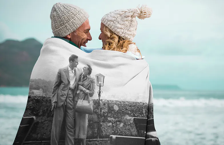 Manta de Foto Tacto Visón de Printerpix|Mantas Personalizadas|Manta de foto grande en cama doble con foto de niña|Imagen de manta de foto con comparación de tamaño|Imagen de collage en blanco y negro de manta de foto||||||