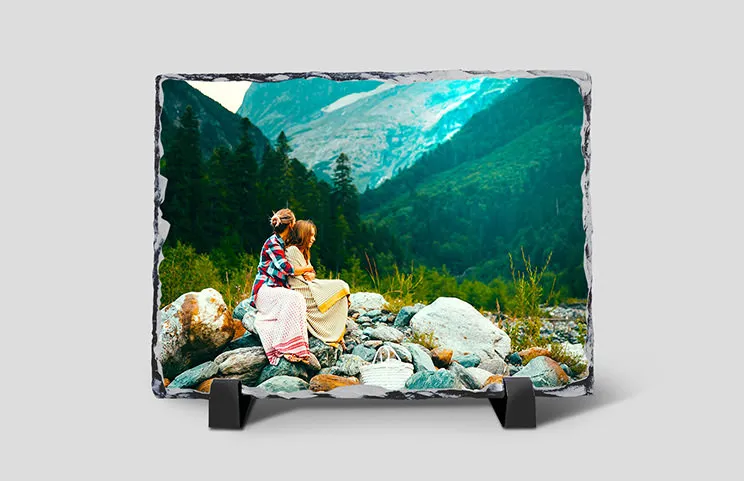 Pizarra de Foto de Piedra|Pizarra de piedra con foto familiar|vista lateral de la pizarra de piedra con bebé, mamá y papá|dos jóvenes impresos en una piedra|Regalo personalizado Piedra con imagen impresa||||||