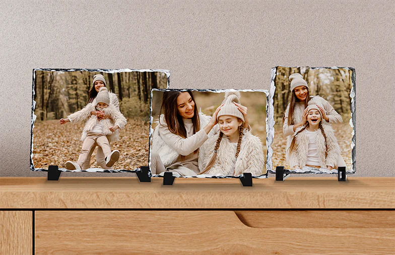 Pizarra de Foto de Piedra|Pizarra de piedra con foto familiar|vista lateral de la pizarra de piedra con bebé, mamá y papá|dos jóvenes impresos en una piedra|Regalo personalizado Piedra con imagen impresa||||||