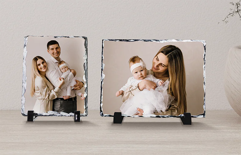 Pizarra de Foto de Piedra|Pizarra de piedra con foto familiar|vista lateral de la pizarra de piedra con bebé, mamá y papá|dos jóvenes impresos en una piedra|Regalo personalizado Piedra con imagen impresa||||||