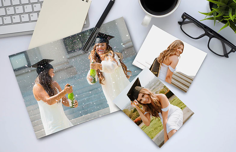 Pila de impresiones fotográficas personalizadas del servicio de impresión de fotos en línea de Printerpix