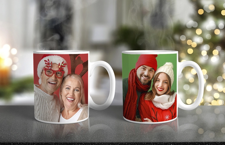 Tazas de Foto Personalizadas por Printerpix|Tazas de foto personalizadas - Abuela con nieto y Abuelo con nieto|Taza de foto personalizada con imagen de bebé gateando con un mono de animal|Madre e hija sosteniendo tazas de foto personalizadas con fotos familiares|Pareja besándose con tazas personalizadas con texto|Taza de foto personalizada con tu propia foto de un perro|||||
