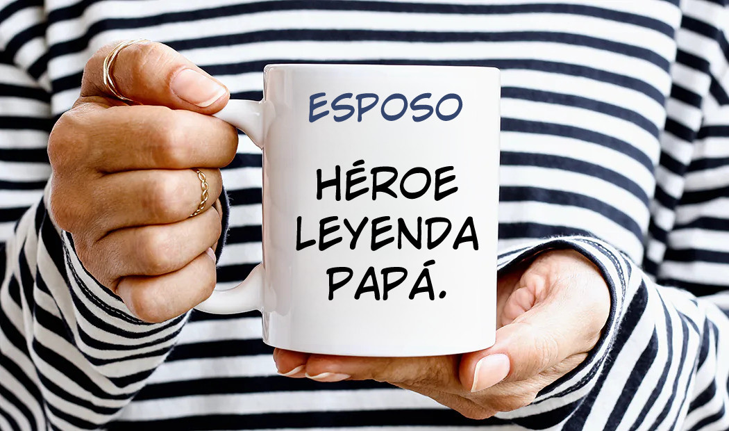 Tazas de Foto Personalizadas de Printerpix|Mamá y bebé sosteniendo una taza personalizada con diseño de dibujos animados de Printerpix con texto para papá|Taza de foto personalizada con imagen de bebé gateando con un mono de animal|Mamá e hija sosteniendo tazas de foto personalizadas con fotos familiares|Pareja besándose con tazas personalizadas con texto|Taza de foto personalizada con tu propia foto de un perro|||||