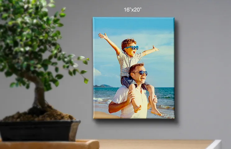 Lienzo 48x36 de niño sobre los hombros del padre