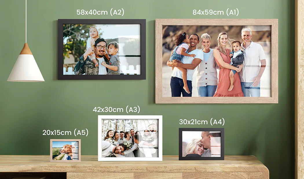 Fotos familiares personalizadas en varios tamaños, desde pequeño hasta extra grande, bellamente enmarcadas. ¡Crea tu pared de galería perfecta!