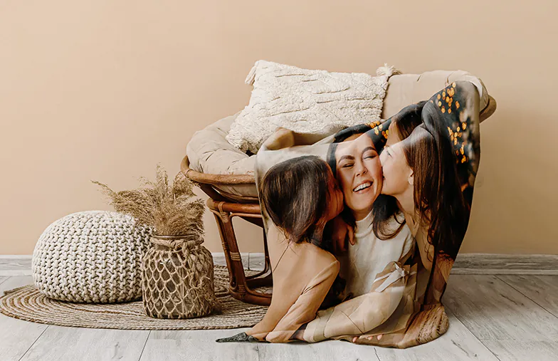 Manta de foto grande en cama doble con foto de niña
