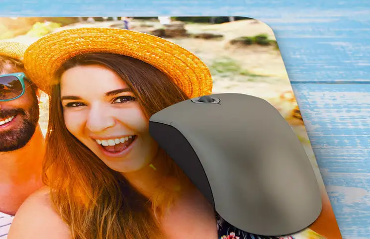 Alfombrilla de ratón personalizada con una pareja feliz, foto de vacaciones de verano. ¡Diseño único, tu foto!