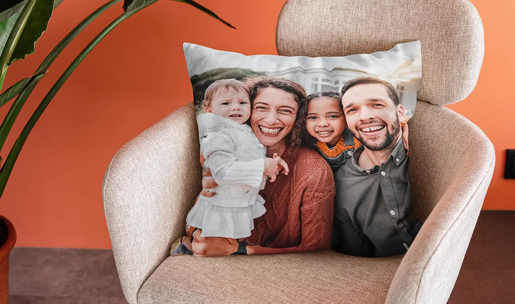 Cojín personalizado con dos amigos, impresión de alta calidad en tela premium. ¡Totalmente personalizable!