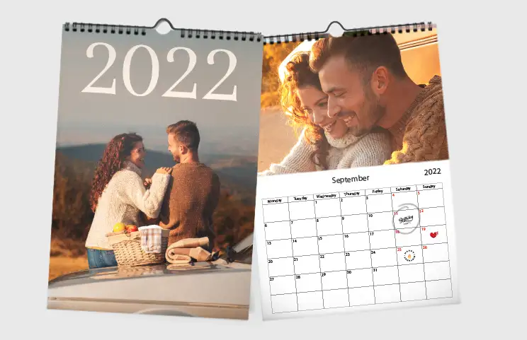 Calendario de pared A3 2020 colgado con diseño de foto personalizado por printerpix