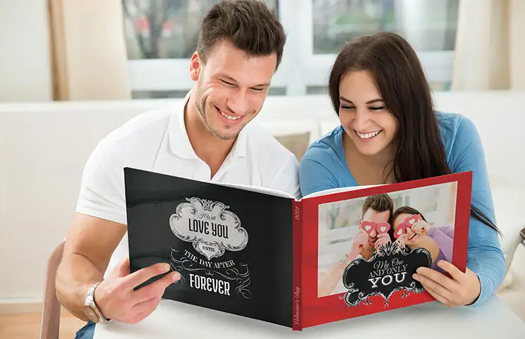Álbum de fotos familiar con portada impresa personalizada y texto con el nombre de la familia