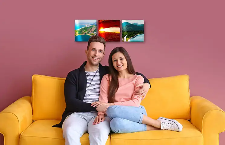 tres impresiones de fotos en panel de exhibición de metal con fotos de paisajes