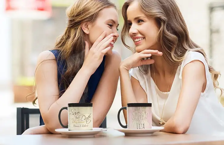 Taza mágica con chocolate caliente