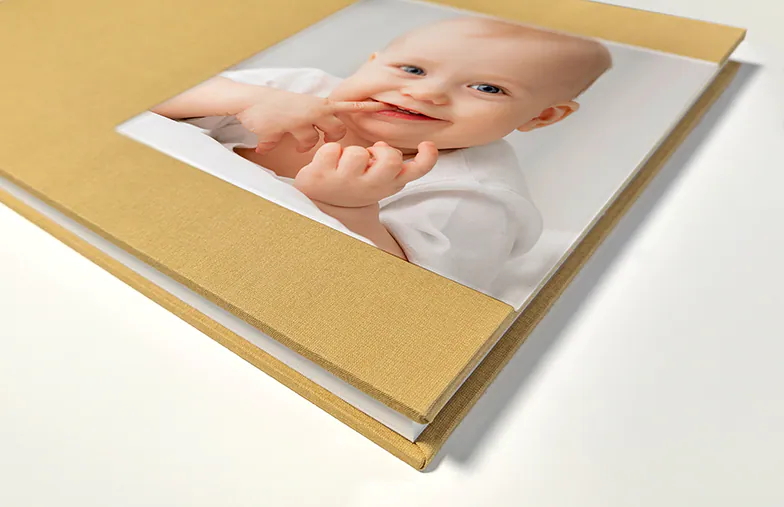 Libro de Fotos de Lujo Layflat – Cubierta Acrílica Cuadrada
