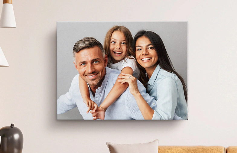 Impresiones en Lienzo: Convierte tus fotos en hermosas obras de arte de alta calidad para la pared con nuestras impresiones en lienzo. Fáciles de crear, aún más fáciles de amar.